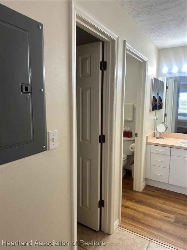 Building Photo - 506 Chelsee Way