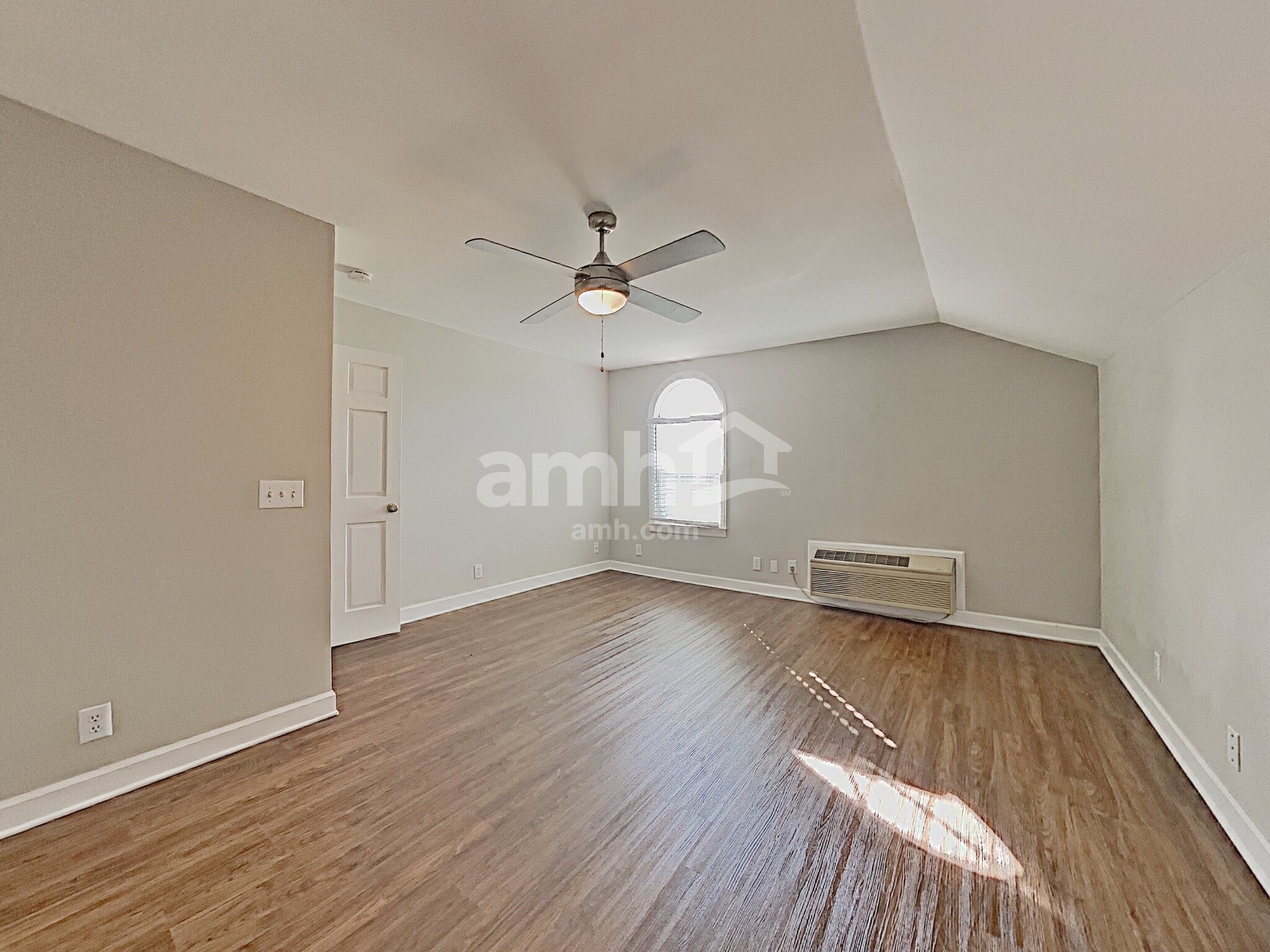 Building Photo - 217 Hickory Trl