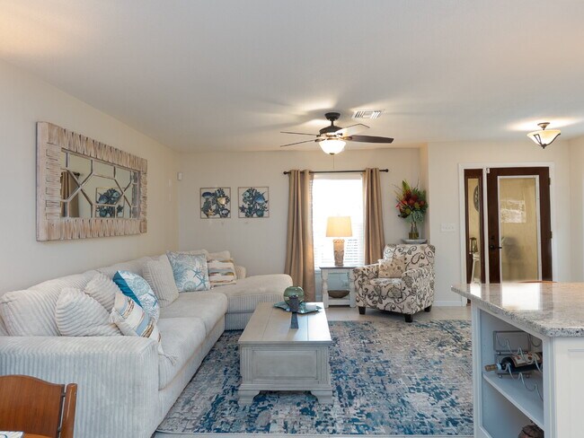 Building Photo - Luxury Seasonal Furnished Rental "Charming...