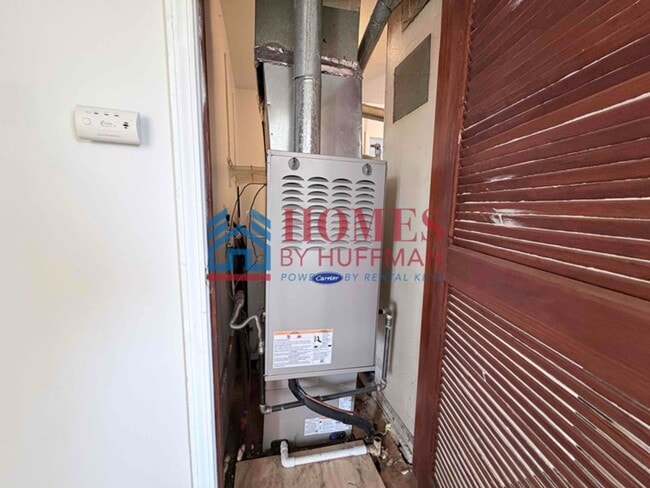 Building Photo - Two Bedroom House | Northside