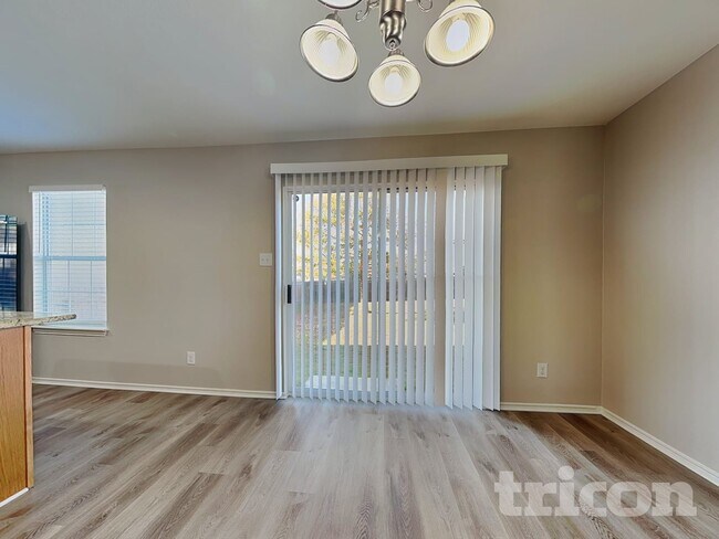 Building Photo - 160 Hinge Path