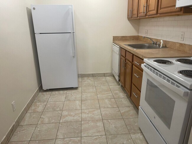 Building Photo - 9/1 Packards Corner near BU  Modern 2 bed Heat hw Included Garage Available
