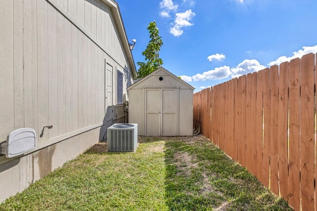 Building Photo - 5903 Kevin Kelly Pl