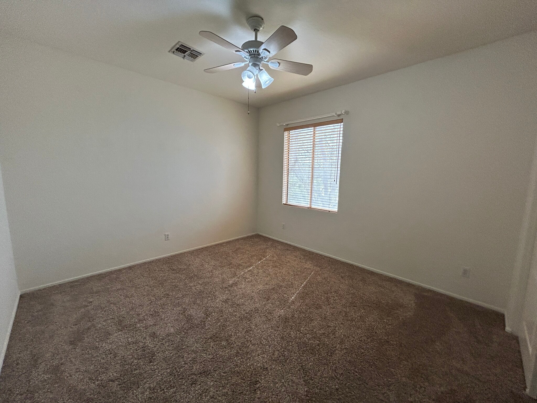 Building Photo - 9885 S La Rosa Dr