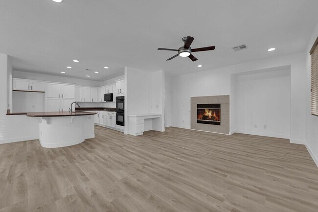 Building Photo - 914 Armandito Dr