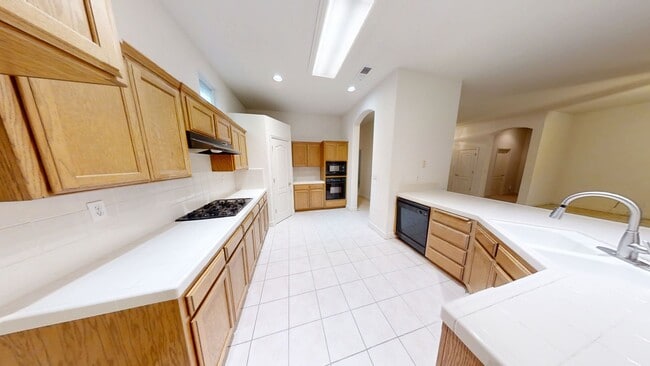 Building Photo - 1823 N Holly Ave