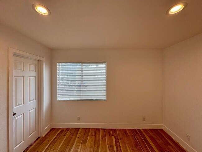 Building Photo - Large & Newly Constructed 1 bed 1 Bath Apartment for Rent In Los Alamitos!