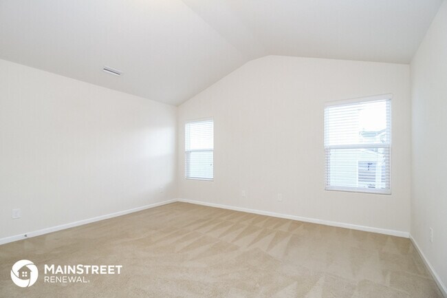 Building Photo - Your Dream Home Awaits!