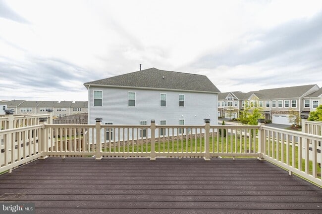 Building Photo - 42557 Dreamweaver Dr