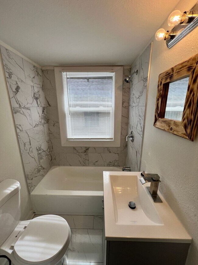 Building Photo - Updated 5BR Home with Modern Finishes & Extra Space