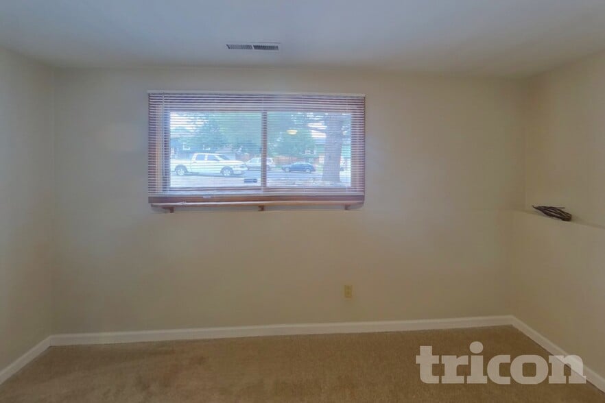 Building Photo - 3310 Red Onion Cir