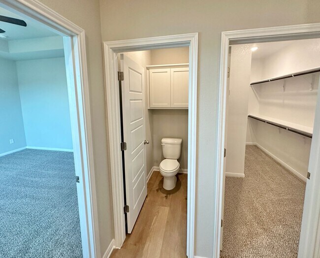 Building Photo - Luxury 3-Bed, 2-Bath in Emma Park!