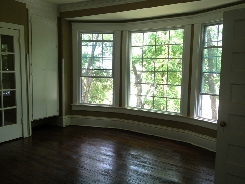 Building Photo - 4307 Walnut St