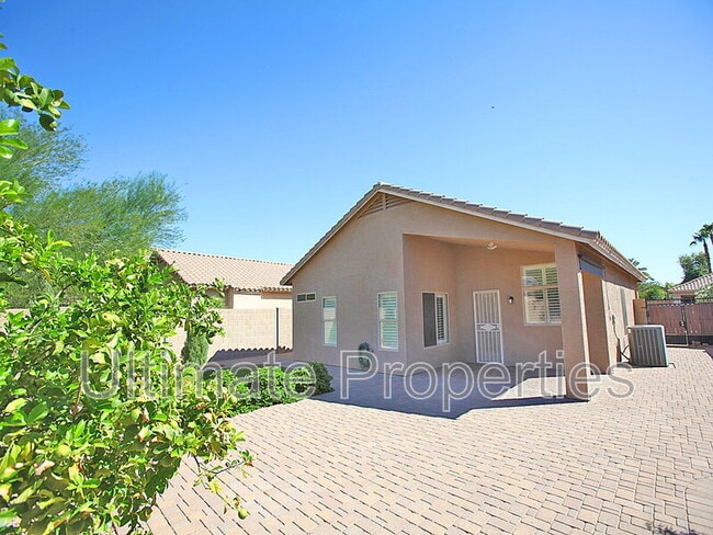 Building Photo - 3926 W Hackamore Dr