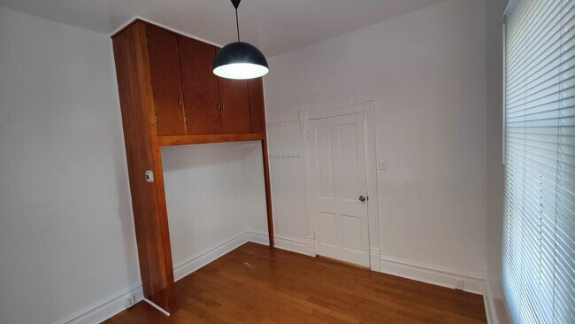 Building Photo - 324 Beldon Pl