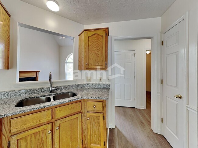 Building Photo - 129 Candle Woods Dr