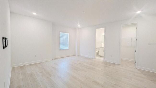 Building Photo - 15614 Vetta Dr