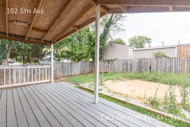 Building Photo - 102 5th Ave