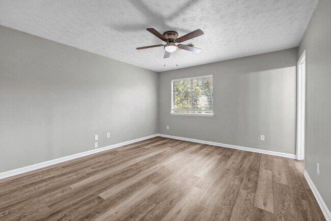Building Photo - $500 OFF BACK TO SCHOOL SECIAL - SPACIOUS ...