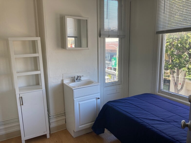 Building Photo - 524 Columbus Ave