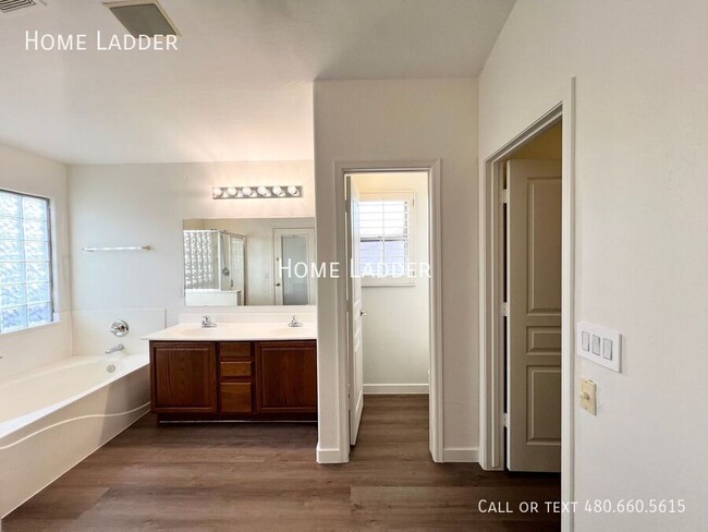 Building Photo - Refreshing 3-Bed, 2-Bath Plus Den with Spa...