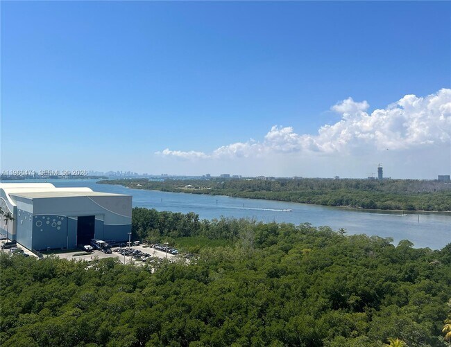 Building Photo - 100 Bayview Dr