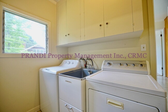 Building Photo - San Anselmo Home On Corner Lot, Nearby Sch...