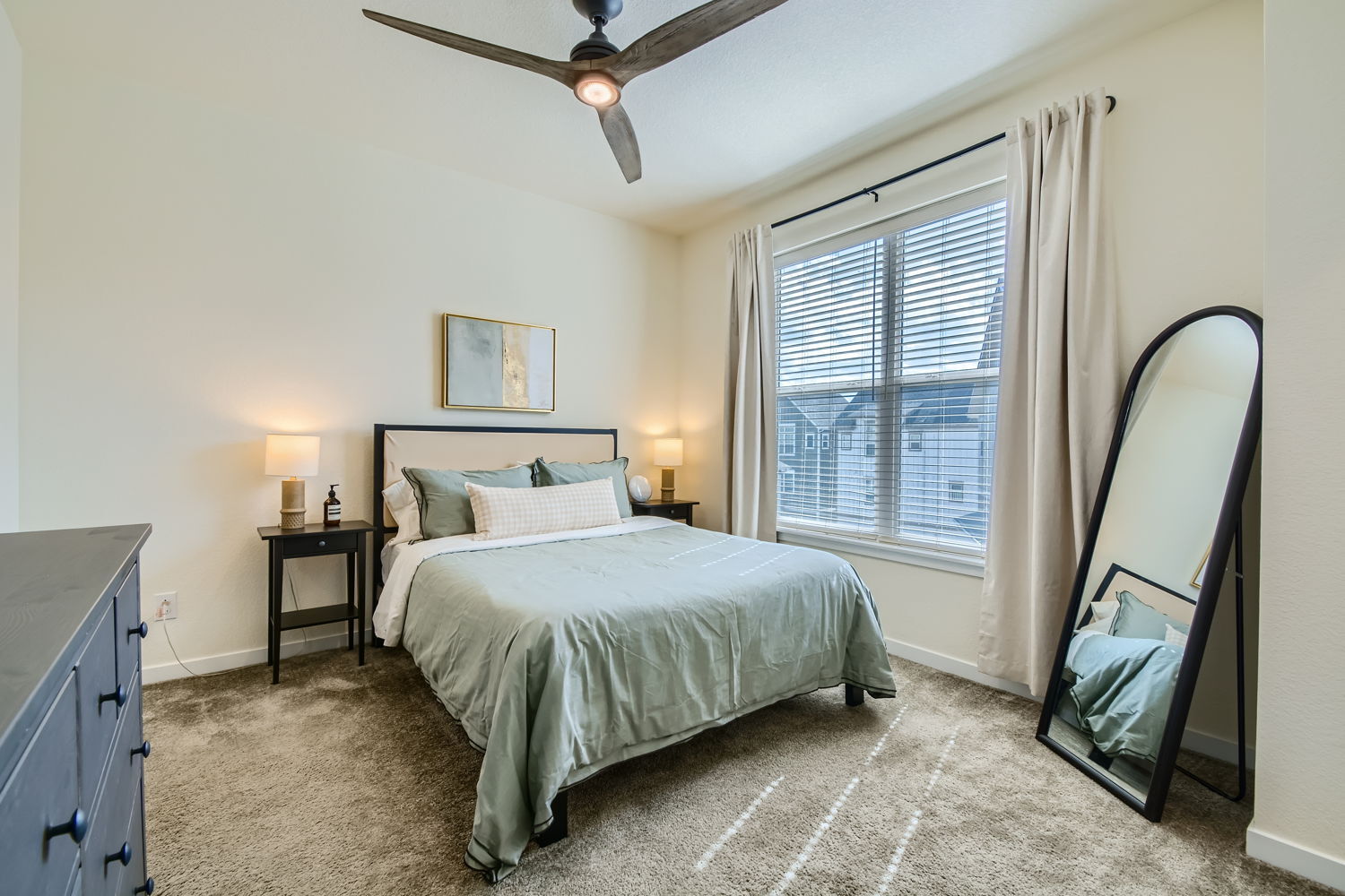 Master Suite Bed - 532 W Amherst Ave