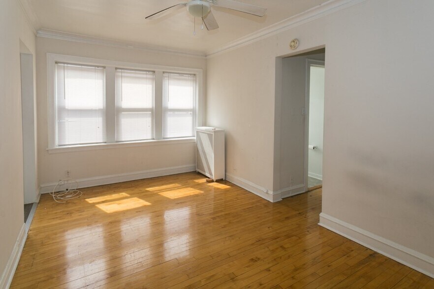 Building Photo - 5516 N Kenmore Ave