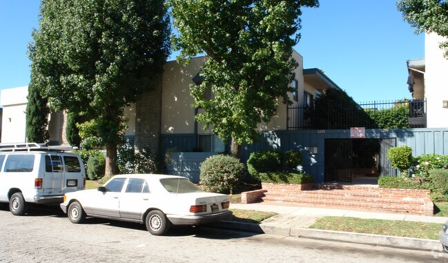 Building Photo - Buffalo Sherman Oaks Apartments