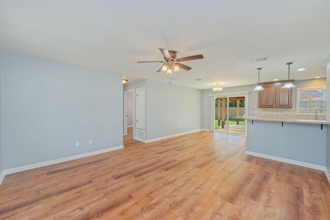 Building Photo - 1629 Campbell Dr N