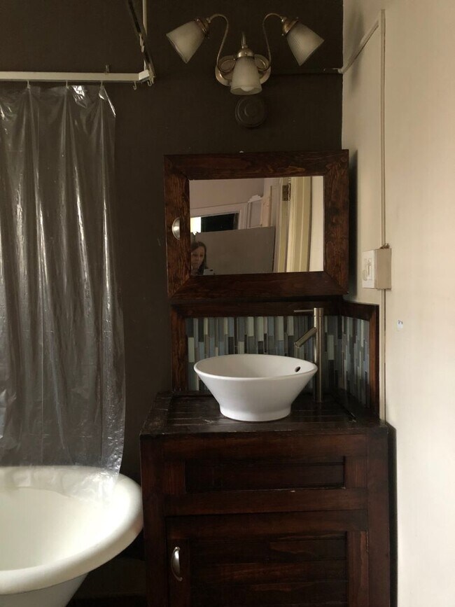 Building Photo - 314 Elmer St