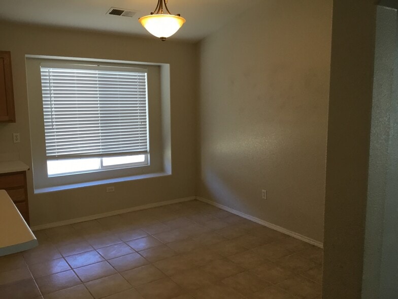 Building Photo - 804 Ocate Meadows Dr NE