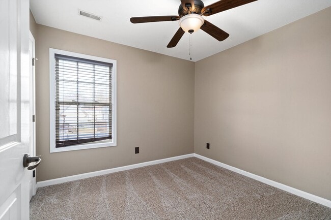 Building Photo - Pet Friendly Three Bedroom with Bonus!