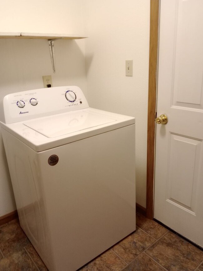 Building Photo - 3546-3548 Prescott Dr.