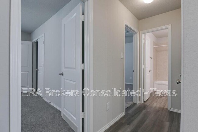 Building Photo - 242 Holland Pk