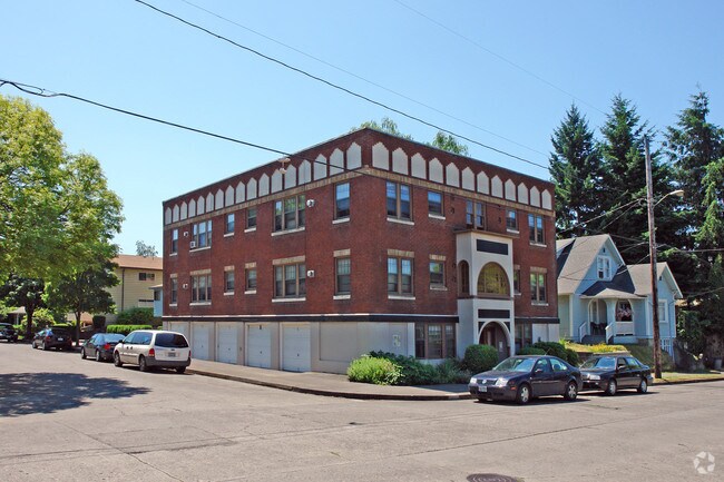 Building Photo - 3080 SE Ankeny St