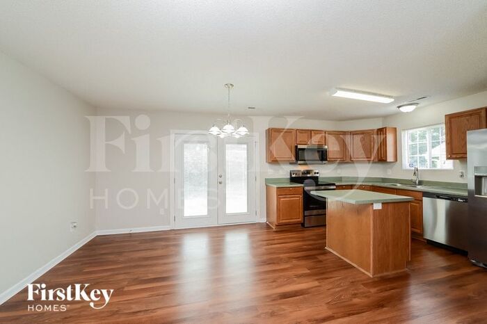 Building Photo - 5709 Hidden Lake Dr