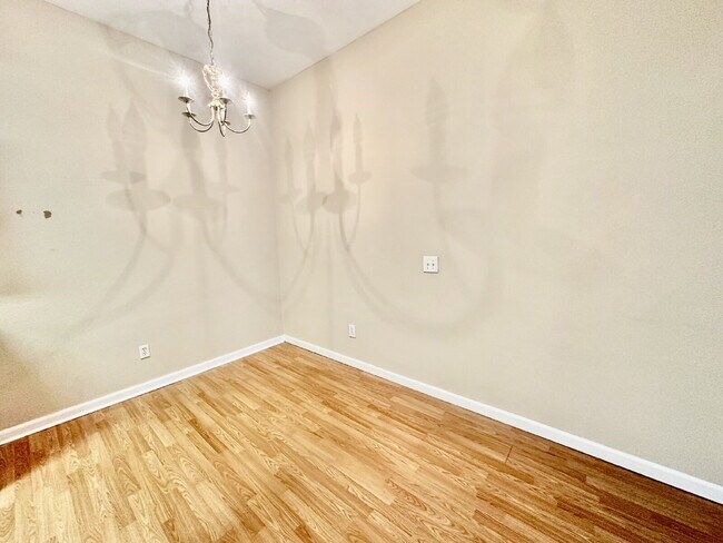 Building Photo - Spacious, One-Bedroom Condo In Plantation ...