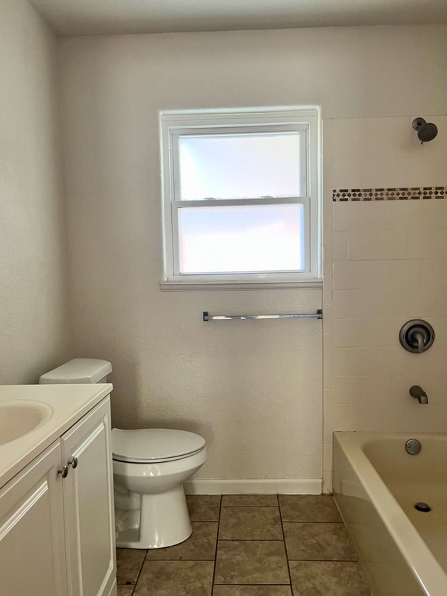 Building Photo - 2022 Odessa Dr