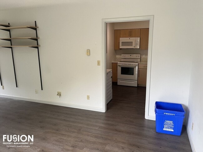 Building Photo - Bright 2-Bedroom Home Near Oakledge Park w/Pool!
