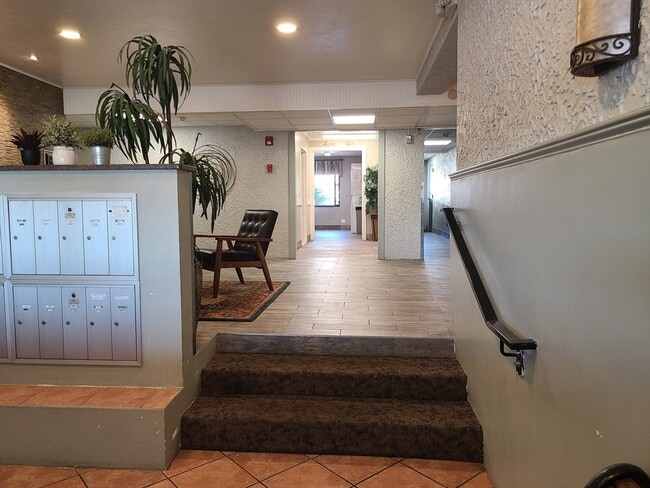 Building Photo - 576 Washington St