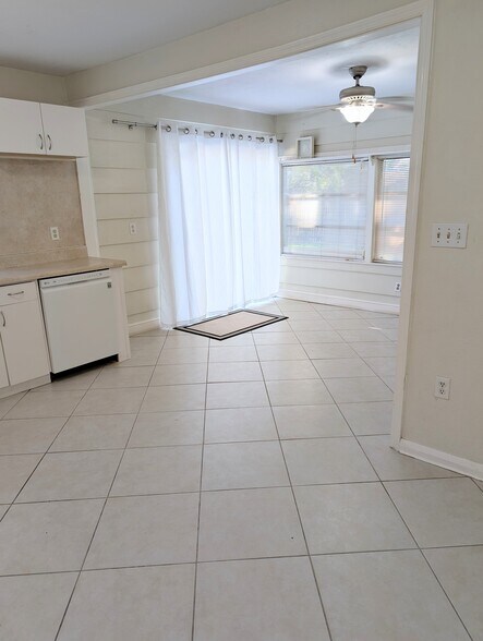 Building Photo - 1010 Indian Beach Dr