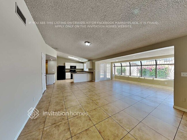 Building Photo - 10108 W Glenrosa Ave