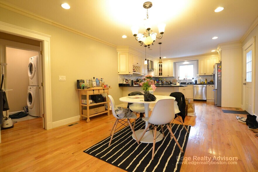 Building Photo - 6 Cummings Rd