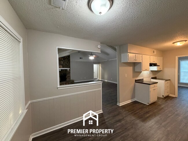 Building Photo - 3955 Castile St