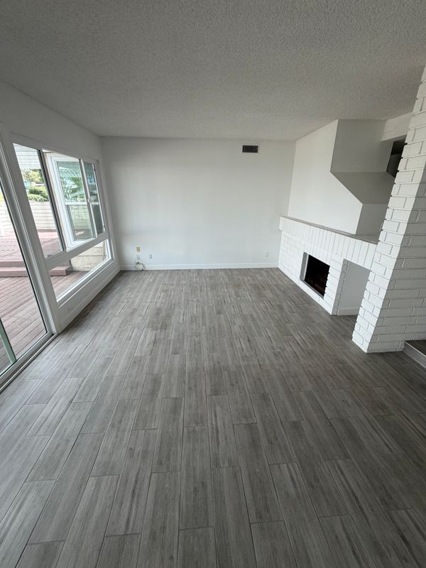 Building Photo - 10 Cove