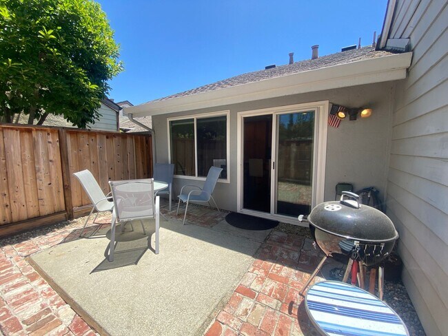 Building Photo - San Ramon Cozy Single Story 3 Bed / 2 Bath...