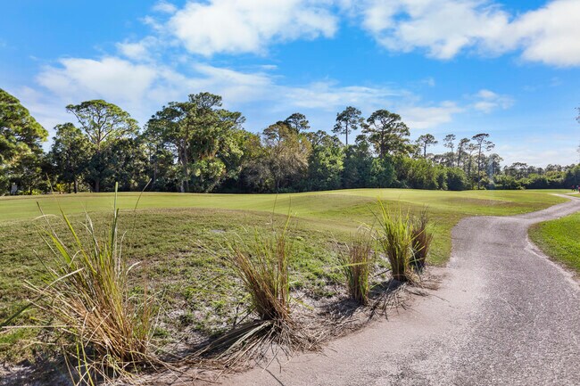 Building Photo - 1509 SW Mockingbird Cir