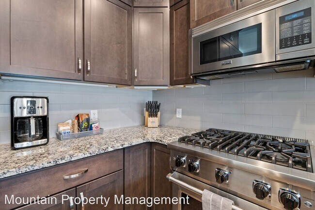 Building Photo - 2 br, 2 bath House - 3793 Blackstone Drive...